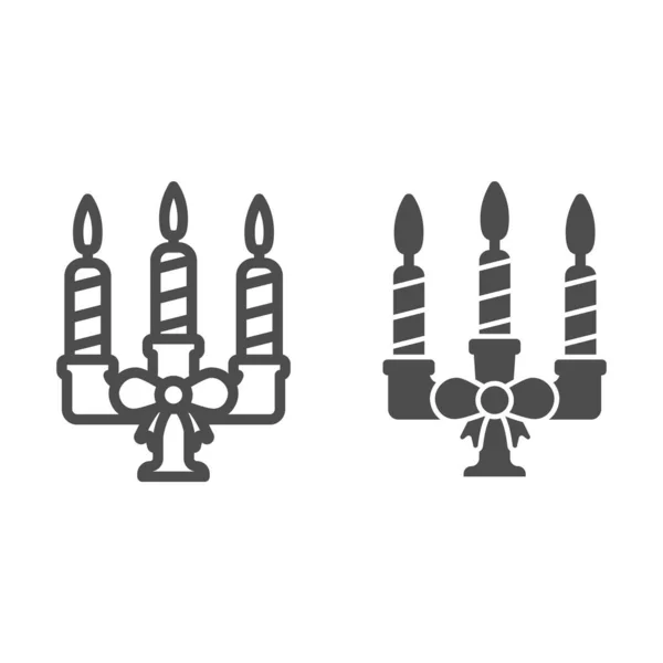 Linha de castiçal retro e ícone sólido. Castiçal com três velas acesas esboço pictograma estilo no fundo branco. Candelabro de Natal para conceito móvel e web design. Gráficos vetoriais . —  Vetores de Stock