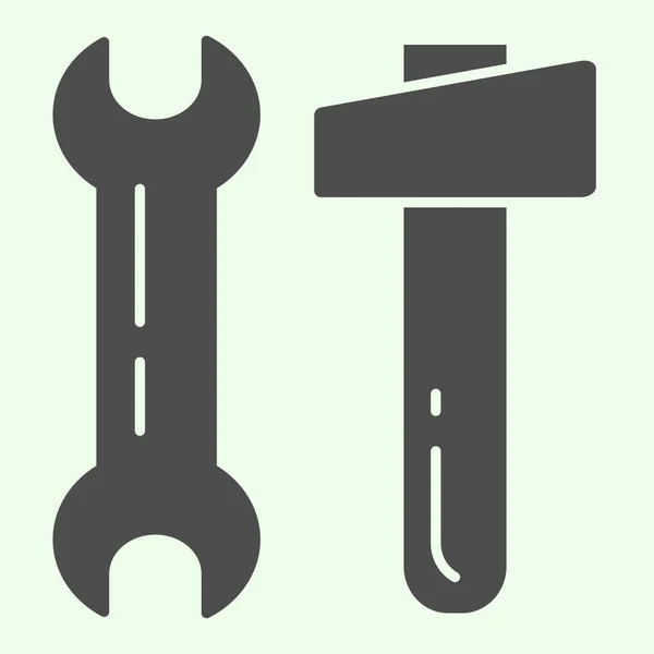 Młotek i ikona klucza. Dwa narzędzia budowlane z kluczem i piktogramem typu knocker glyph na białym tle. Znaki narzędzia do naprawy domu dla koncepcji mobilnej i projektowania stron internetowych. Grafika wektorowa. — Wektor stockowy