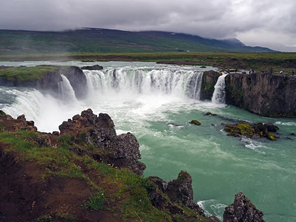 Wodospad godafoss słynnego Islandii w deszczowy dzień — Zdjęcie stockowe
