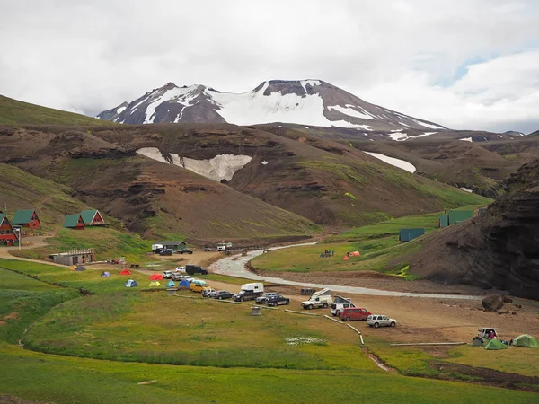 Lado de camping en colorido rhyoliet Kerlingarfjoll moun volcánico — Foto de Stock