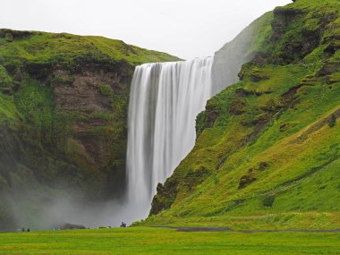 İzlanda - uzun pozlama erimiş güzel Skogafoss şelale