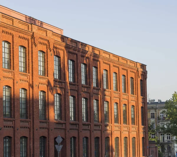 Poland, Lodz, August 30, 2017:red brick old factory in lodz in evening light with blue sky bac — Stock Photo, Image