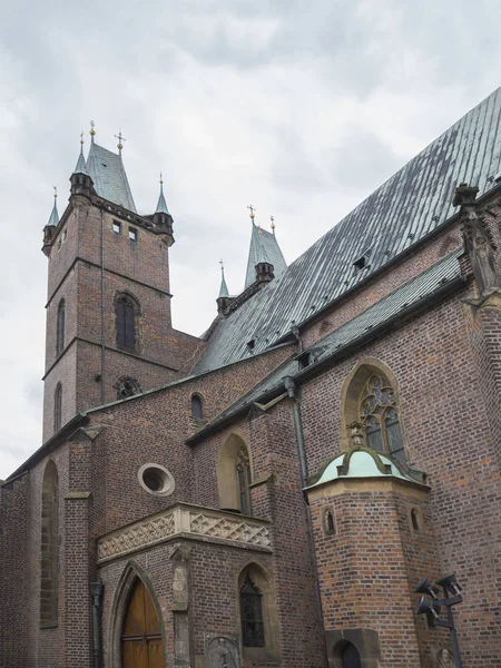 Gotiska katedralen i centrala Hradec Králové i Tjeckien — Stockfoto