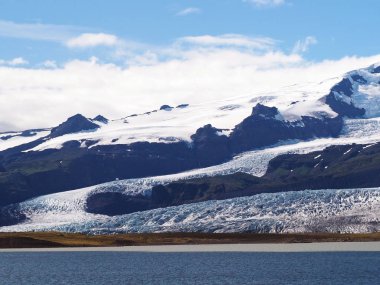 Buzdağı buzul dil Jokulsarlon lagoon yakınındaki ile mavi lagün 
