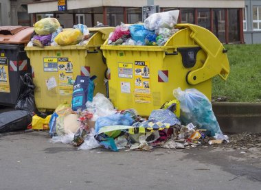 iki sarı Çöp konteyner plastik garbadge için zekâ aşırı