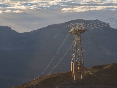 Kutup pilon kablo araba on pico del teide dağın zirvesinde