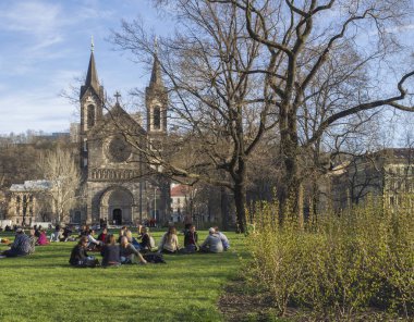 Çek Cumhuriyeti, Prag, 10 Nisan 2018: bir grup insan rahatlatıcı