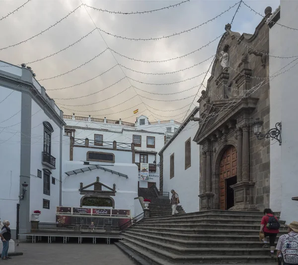 Santa Cruz de la Palma, La Palma, Islas Canarias, España, 30 de diciembre de 2019: Antigua iglesia barroca de El Salvador en el centro de Santa Cruz De La Palma . — Foto de Stock