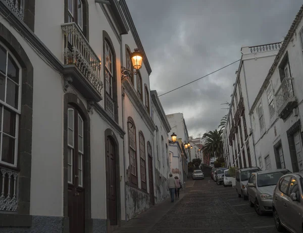 Evening empty narrow street at Santa Cruz de la Palma city center with glowing lantern, blue white traditional houses and cobble stone paving. La Palma, Canary Islands, Spain — Stock Photo, Image