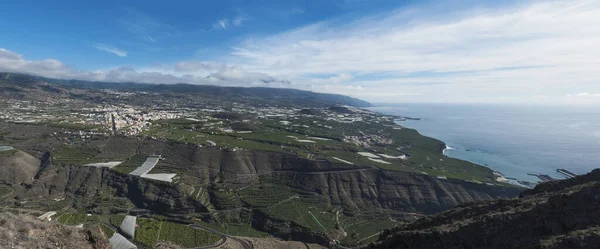Široký panoramatický výhled z pohledu Mirador el Time na údolí Los Llanos de Aridane a Aridane, La Palma, Kanárské ostrovy, Španělsko — Stock fotografie