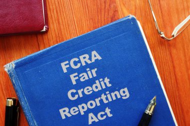 El yazısıyla yazılmış kelimeleri gösteren metin işareti Adil Kredi Raporlama Yasası (FCRA)