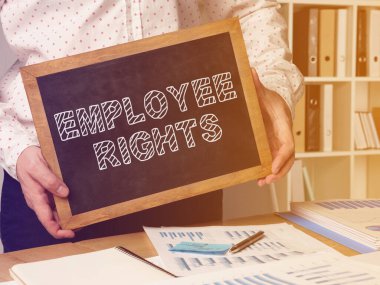 İş fotoğrafı el yazısı çalışan haklarını gösteriyor