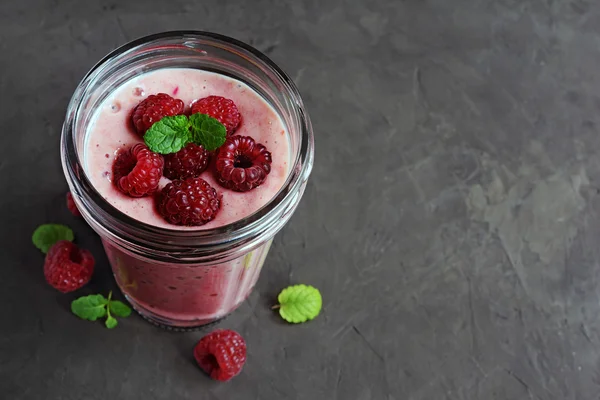 Délicieuse mousse de framboise — Photo