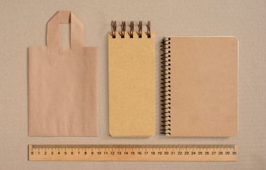 Alay kadar el sanatları çanta, sketchbooks ve ahşap cetvel ile