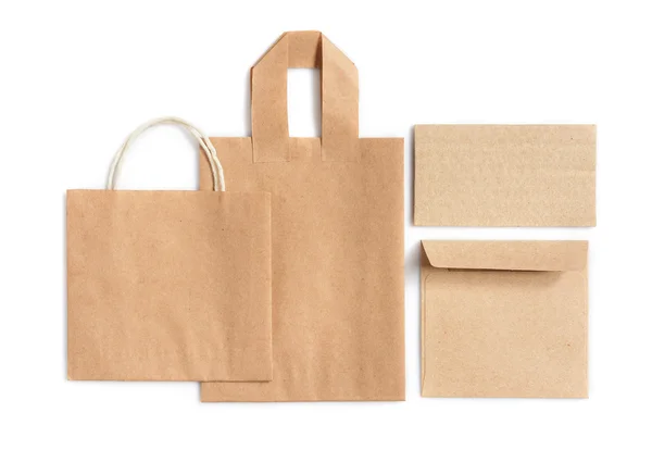 Mock up com saco de artesanato e envelope — Fotografia de Stock
