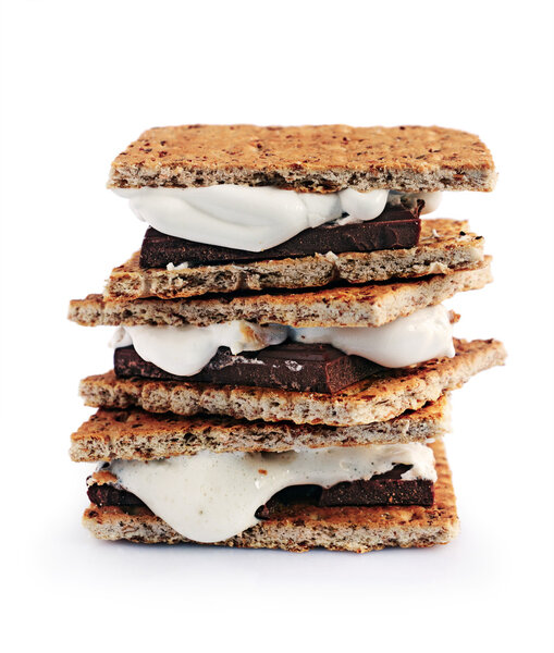 Свежий домашний дым с зефиром, шоколадом и крекерами