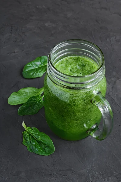 Groene smoothie van spinazie — Stockfoto