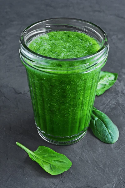 Groene smoothie van spinazie — Stockfoto