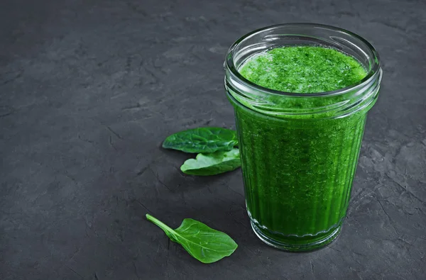 Yeşil smoothie taze ıspanak — Stok fotoğraf