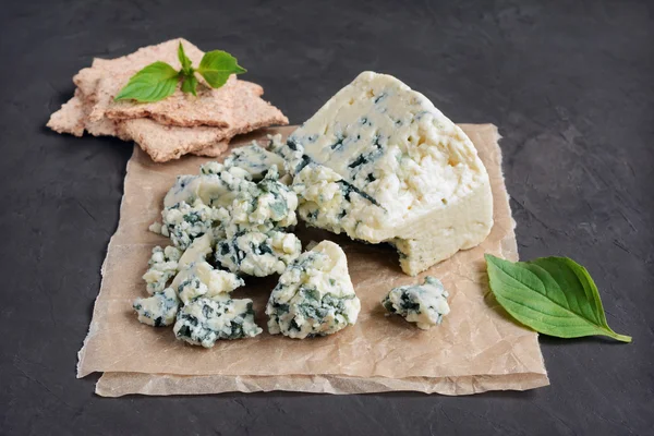 Fromage bleu et basilic — Photo