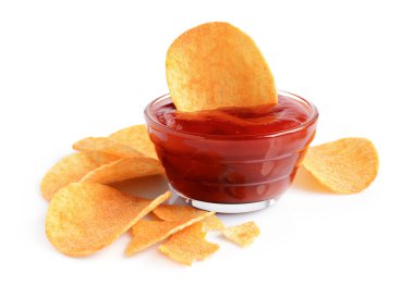 Gevrek patates cipsi ve kırmızı sos 