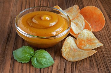 Portakal soslu patates cipsi