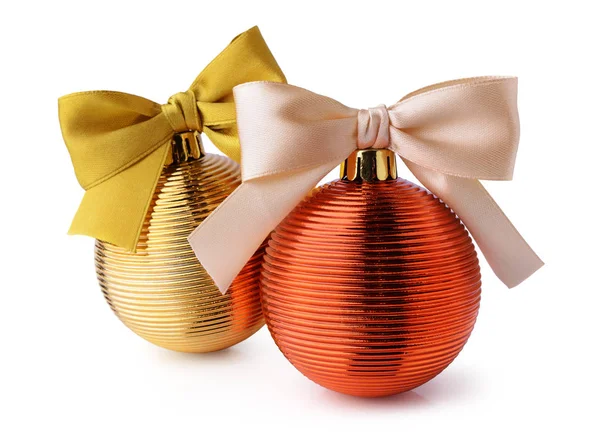 Золоті різдвяні кульки зі стрічковими бантами — стокове фото