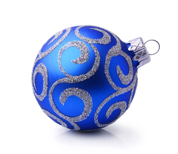 Bola de Natal azul com ornamento de prata — Fotografia de Stock