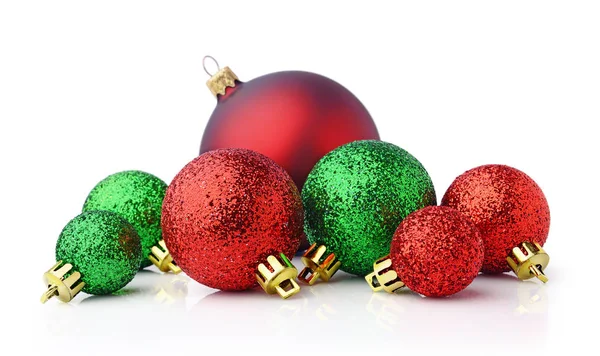 Rode en groene kerstballen — Stockfoto
