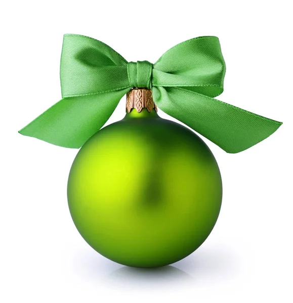 Bola de Navidad verde con lazo de cinta de seda — Foto de Stock