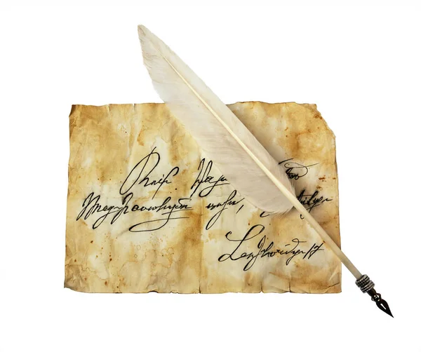 Старое письмо с винтажным почерком и пером — стоковое фото