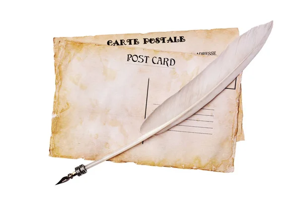 Vieux grunge cartes postales et plume stylo — Photo