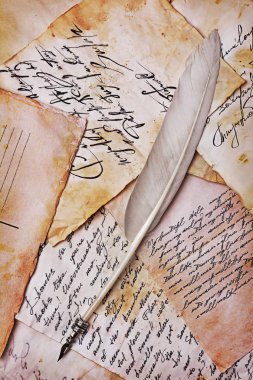  Tüy kalem ve el yazısı harfleri