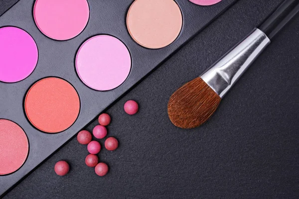 Blushes palette, blusher balls and brush for makeup — Stock Photo, Image