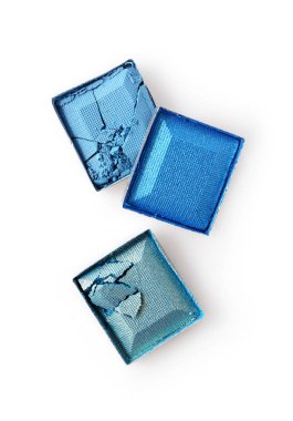 İçin mavi kaza göz farı makyaj kozmetik ürünü örnek