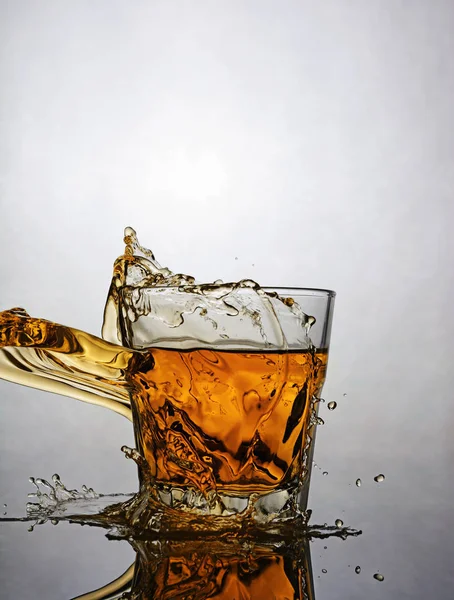 Splash in glass of scotch whiskey — Stock Photo, Image