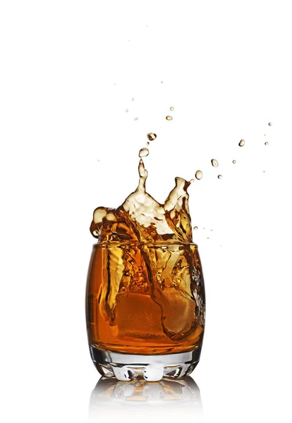 Splash in glass of scotch whiskey with ice cube — Stock Photo, Image