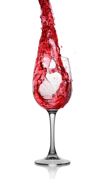 Splash de vinho tinto em vidro com reflexão — Fotografia de Stock