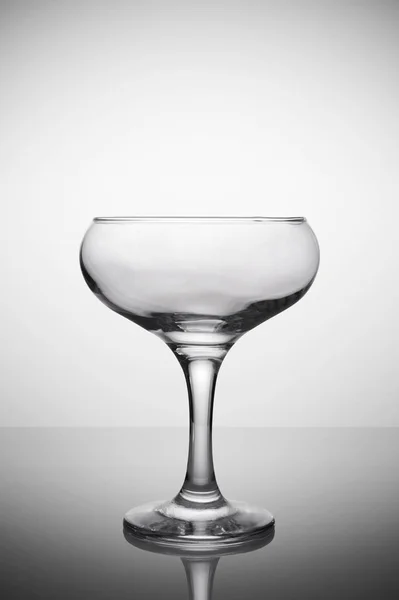 Lege glazen voor champagne mousserende wijn — Stockfoto