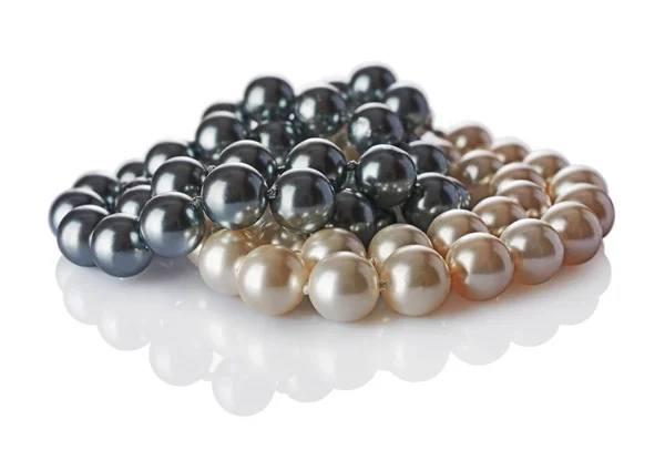 Luxury elegant gray and beige pearl necklaces close-up — Stock Photo, Image