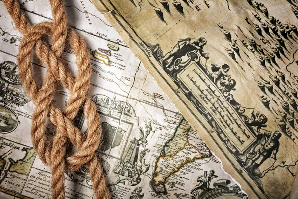 Крупним планом вигляд мотузкового морського вузла на старій ретро карті — стокове фото