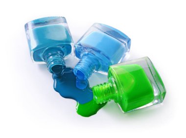 Kozmetik ürünü örnek Renkli oje döküldü