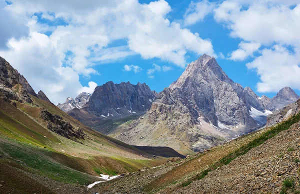 Paesaggio di bellissime montagne alte Fan in Tagikistan — Foto Stock