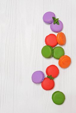 Fransız tatlı. Tatlı çok renkli macaroons veya macarons