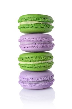 Fransız tatlı. Tatlı yeşil ve mor macaroons veya macarons