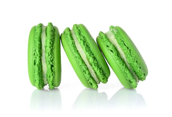 Postre francés. Macarrones verdes dulces o macarrones con sabor a menta —  Fotos de Stock