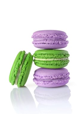 Fransız tatlı. Tatlı yeşil ve mor macaroons veya macarons