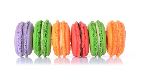 Postre francés. Macarrones o macarrones dulces multicolores —  Fotos de Stock