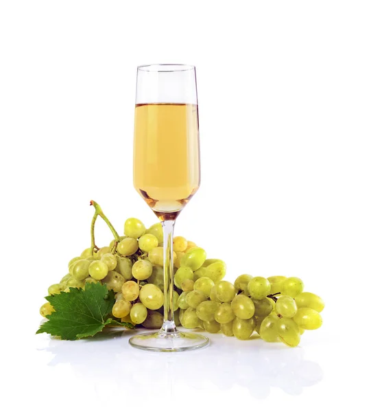 Healthy food. Close-up view bunch of grape with glass of white wine — Stock Photo, Image