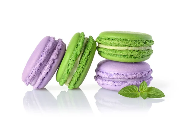 Sobremesa francesa. Macaroons ou macarons doces com sabor a hortelã e lavanda — Fotografia de Stock